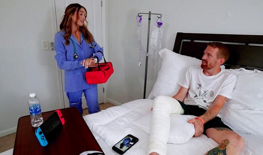 A young nurse showed big tits and gave a blowjob