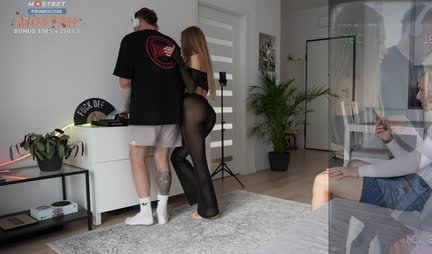 Russian bitch brazenly cheats on her boyfriend behind his back