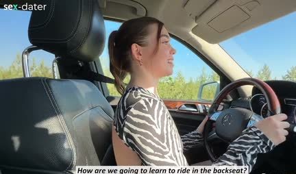 A young girl gave a great blowjob to a guy in the car