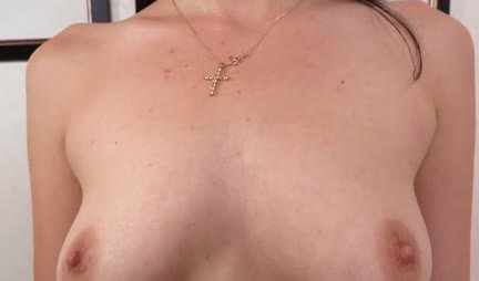 A cute brunette exposed her ass for success at the casting