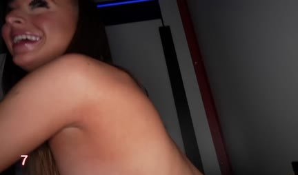 Beauty gave a great blowjob to a stranger