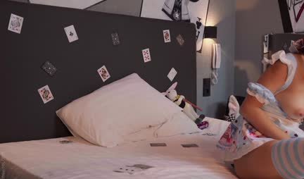 A girl with a delicious ass masturbates her hole