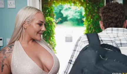 Mature woman with big ass enjoys young cocks