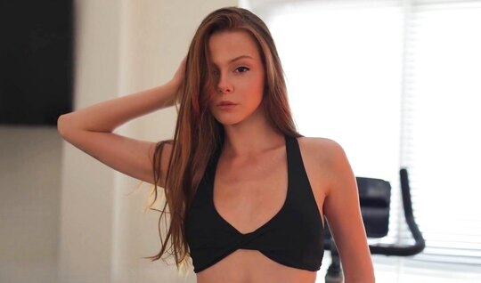 Russian girl in leggings chose sex instead of sports