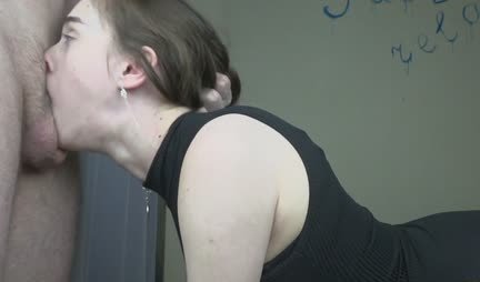 Russian girl pleased the guy with a deep throat