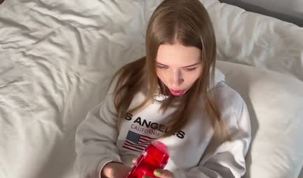 The Russian blonde set up a pussy and really wants to fuck