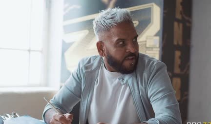 A student with a big member fucked a girl right in the library