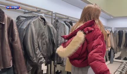 Young bitch is ready to suck in public for shopping