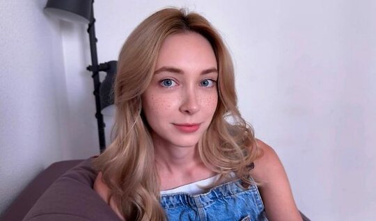 Russian blonde is not averse to substitute pussy for the ...