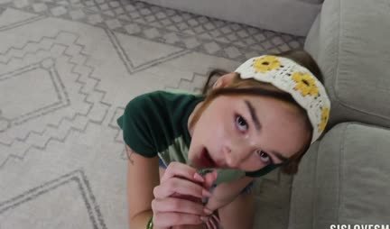 Young shaved pussy set up and experienced a real buzz