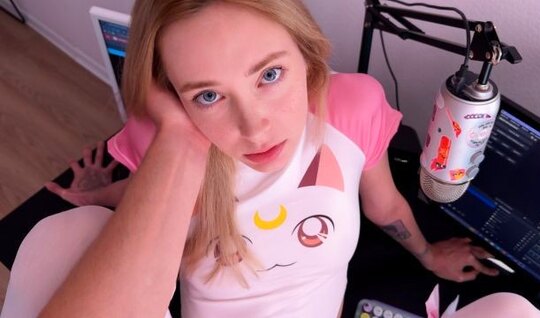 Young Russian girl on his knees sucks in home porn