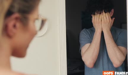 I saw big tits of a naked stepmother and fucked it into a cap