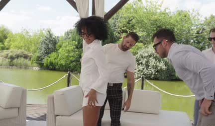 A beautiful mulatto set up all her holes for a buzz