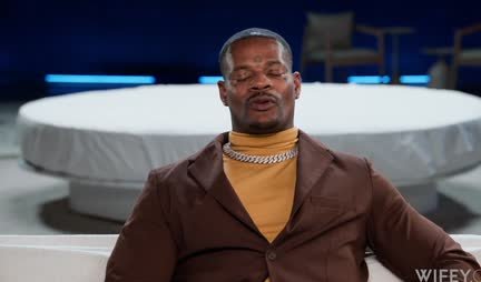 Gorgeous beauty impudently changes her fiancé with black