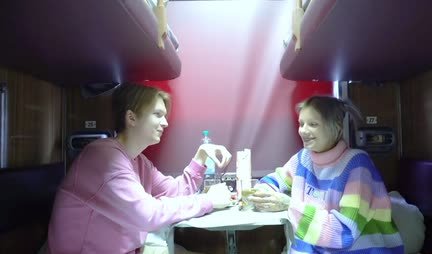 A young girl with a guy met on a train and surrendered to him