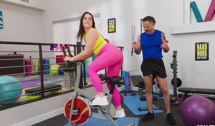 The girl in leggings saw a member and chose anal sex