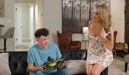 A mature woman set up a wet pussy for a young guy