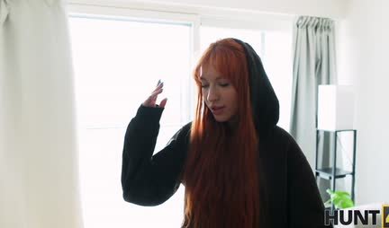 Red -haired led to the pickup and changed her boyfriend