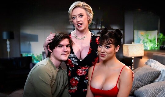 Mom carefully followed the sex of a young couple