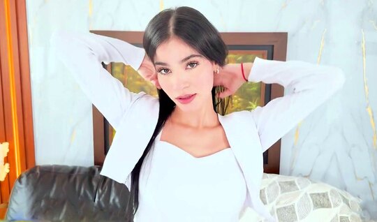 A pretty brunette in panties experienced anal buzz