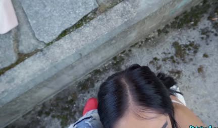 Girl with a smooth pussy surrendered to a pickuper in public