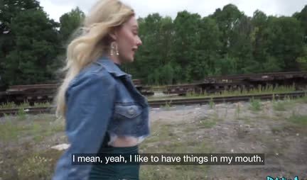 The blonde for the sake of money is ready to pickery with a pickuper