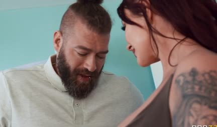 Sexy mother grabbed the big dicks in MHM porn