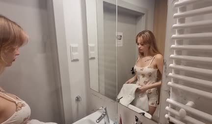 Russian girl experienced a buzz in the bathroom in the morning