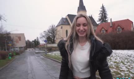 The tourist led to the pickuper and now gets high from the penis