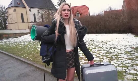 The tourist led to the pickuper and now gets high from th...