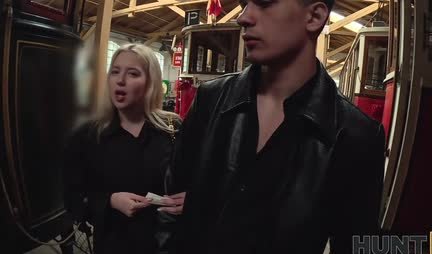 The blonde cheated on her pelch right before his eyes