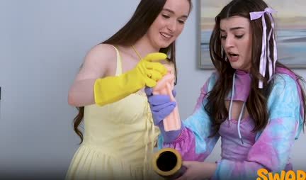 Consistent sisters-brunks arranged a groupovushki with the brothers