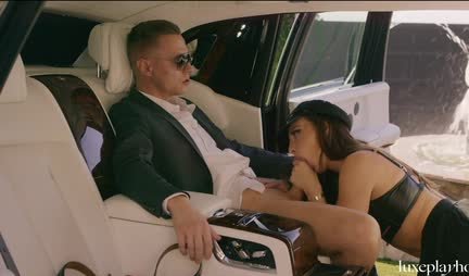 Girls with big tits suck one rich macho