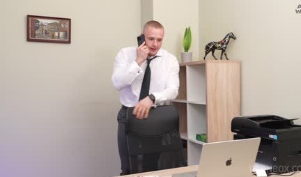 The secretary with a tight anal hole deftly saddled the barrel