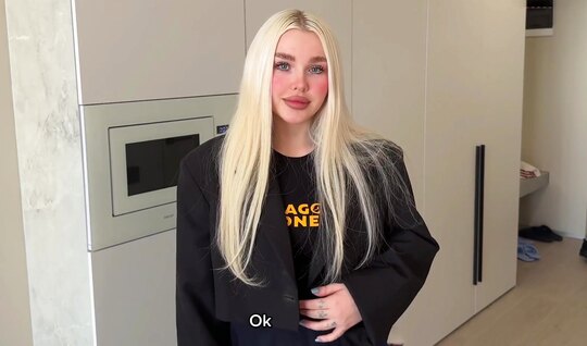 The blonde came to visit to be cancer to have sex in pussy