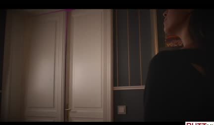 Beautiful bitch in stockings received double penetration