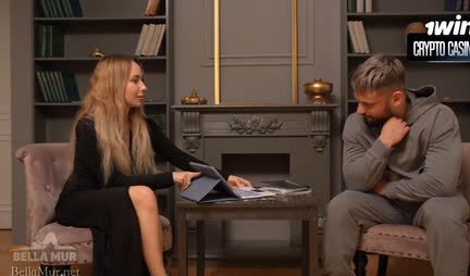 The blonde showed big boobs and got up with cancer