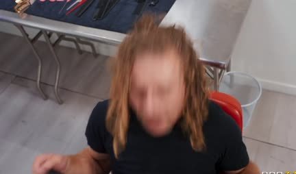 The man himself did not understand how he changed his wife with a hairdresser