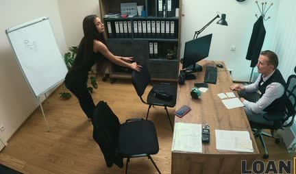 In order to work in the office, the beauty is ready to fuck