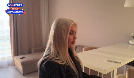 The blonde suddenly got a hot dick in her tight anal