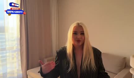 The blonde suddenly got a hot dick in her tight anal