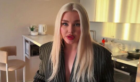 The blonde suddenly got a hot dick in her tight anal