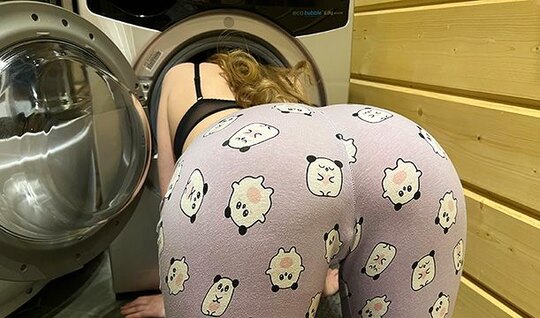 Big-assed Russian chick loves to fuck in doggy style