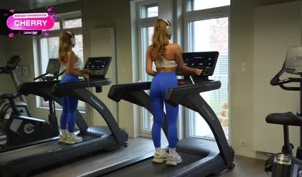 Athletic beauty in tights received a facial cumshot