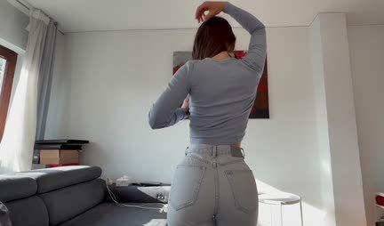 Slender girl fucks great in homemade porn