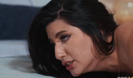 The beauty doesn't mind taking a strong shaft in tight anal