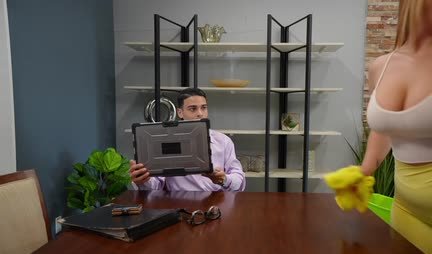 Plump with big tits had sex with a cute guy