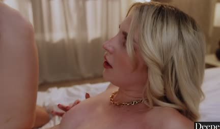 Sexy blonde wanted to substitute her pussy but got it in anal