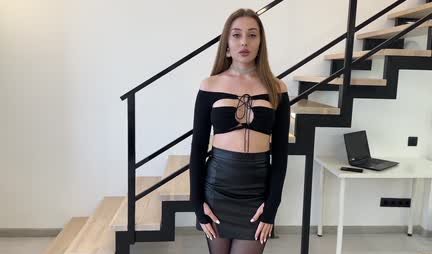 Secretary in a seductive skirt is ready to take a sex break