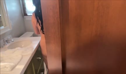 In close-up porn, the milf decided to please the guy